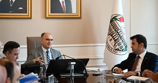Vali Özkan: Güçlü aile, güçlü toplum ve güçlü devlet anlayışının temelini oluşturmaktadır Manisa Haberleri Habertürk Yerel Haberler