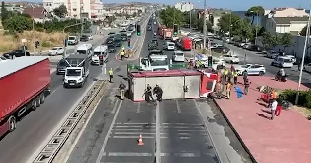 Büyükçekmece de yangına giden itfaiye aracı otomobille çarpışıp devrildi VİDEO İZLE