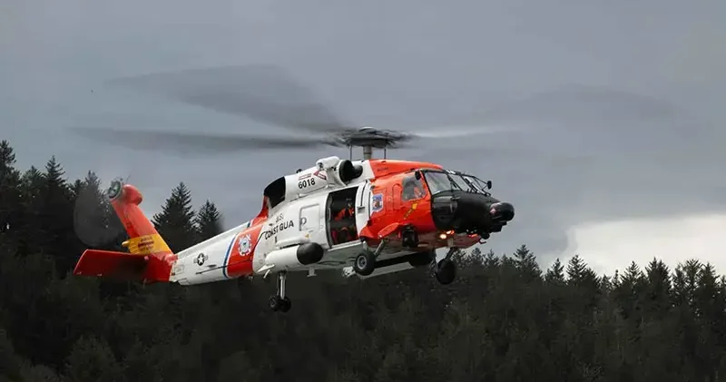 ABD de Sahil Güvenlik helikopteri, Alaska da eğitim uçuşu sırasında düştü