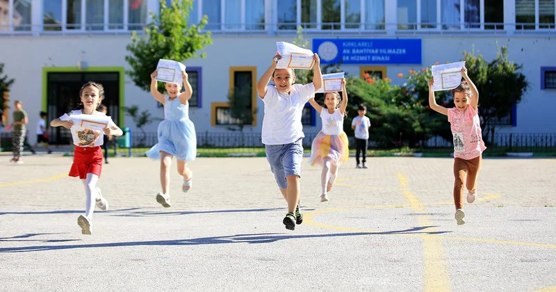Yaklaşık 18 milyon öğrenci cuma günü karne heyecanı yaşayacak