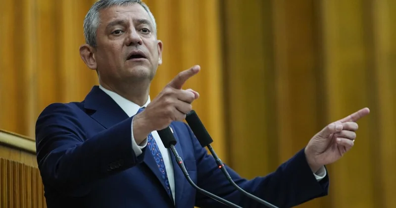 CHP Fiilen kapanmıştır diyen Özel yeni parti sinyali verdi