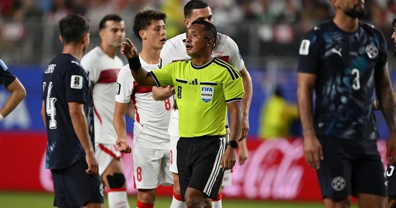 Türkiye Paraguay maçının hakemi şaşırttı! Asıl mesleğini duyanlar inanamadı