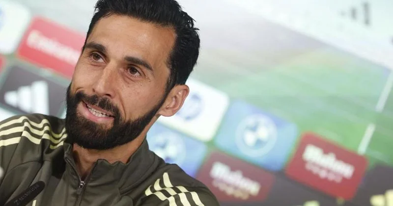 Alvaro Arbeloa yeni takımına imzayı atıyor