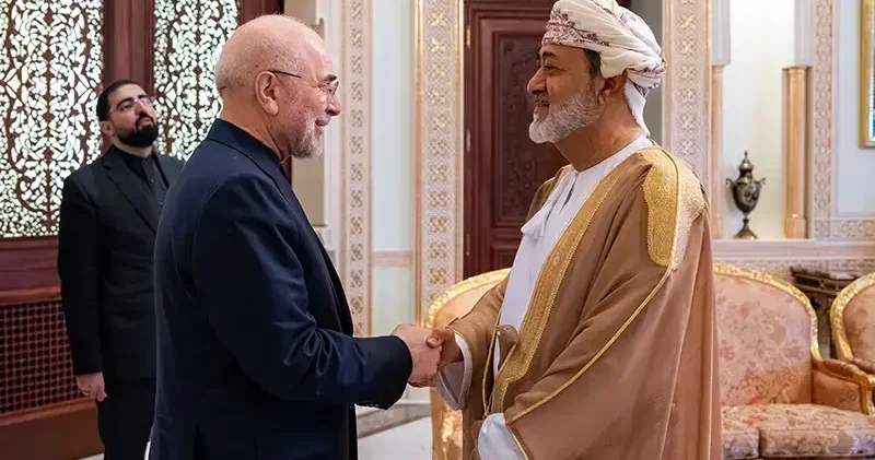 İran heyeti Umman da: Kalibaf ve Arakçi, Sultan Heysem Bin Tarık ile görüştü