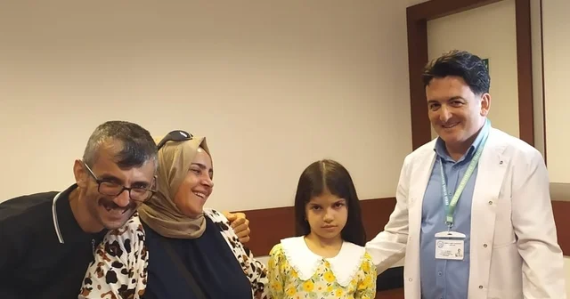Mucize nakille hayata dönen 9 yaşındaki Nisanur, doğum gününü doktorları ile kutladı Bursa Haberleri Habertürk Yerel Haberler