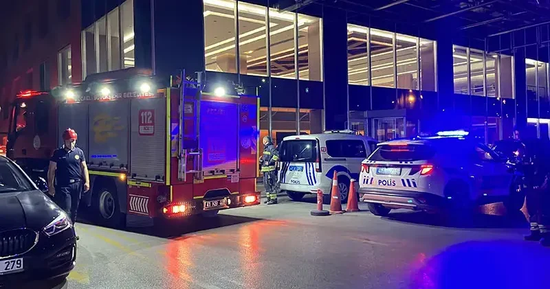 Hastanenin yoğun bakım ünitesinde yangın; 2 kişi dumandan etkidendi
