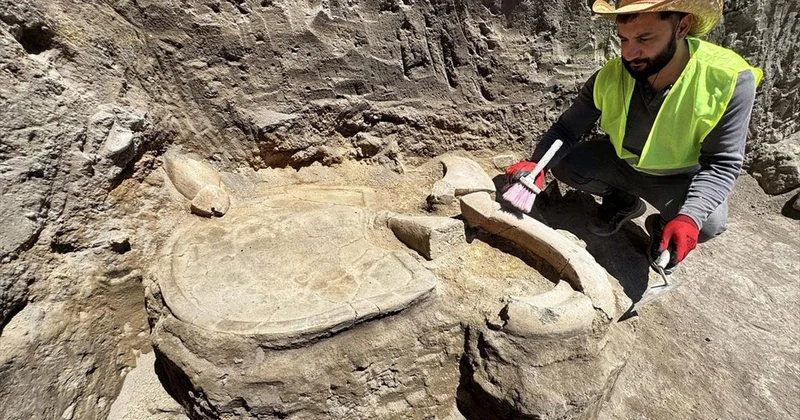 Elazığ da arkeolojik kazılarda 5 bin yıllık tapınak alanı, sunaklar ve kutsal ocaklar bulundu