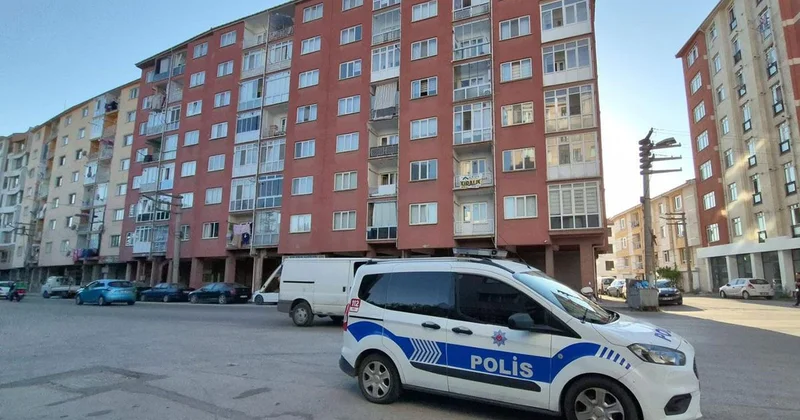 Eşinin tatilde olduğu sırada yatağında cansız bedeni bulundu