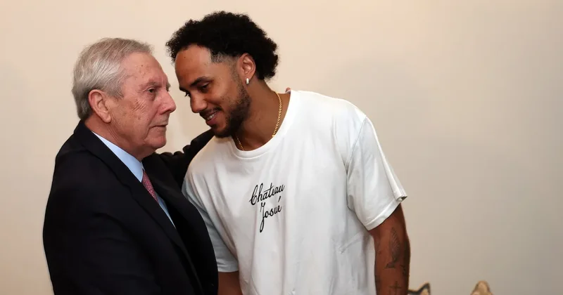 Shane Larkin, Aziz Yıldırım ile bir araya geldi