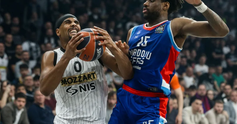 Brandon Davies basketbolu bıraktı