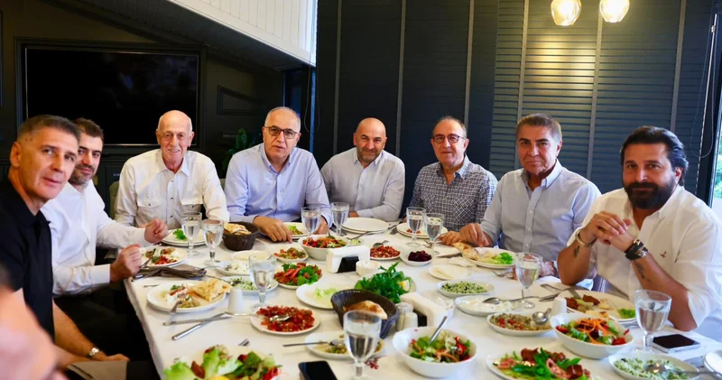 Mehmet Akif Üstündağ dan A Milli Erkek Voleybol Takımı na moral yemeği
