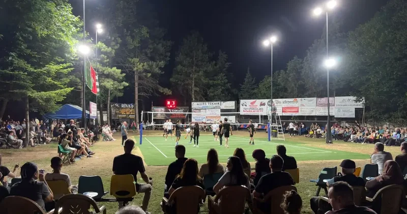Düzce’de 23 yıllık gelenek! Köylerin voleybol buluşması yaz akşamlarına renk katıyor