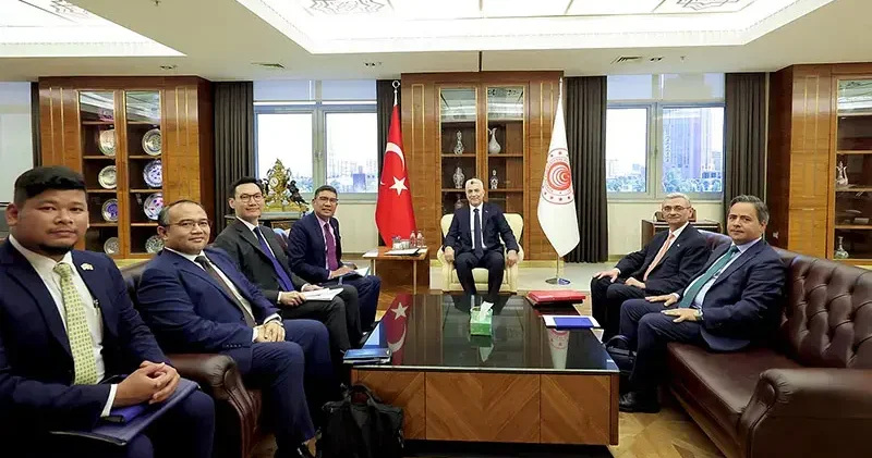 Bakan Bolat, Malezya’nın Ankara Büyükelçisi Shaffieq ile görüştü