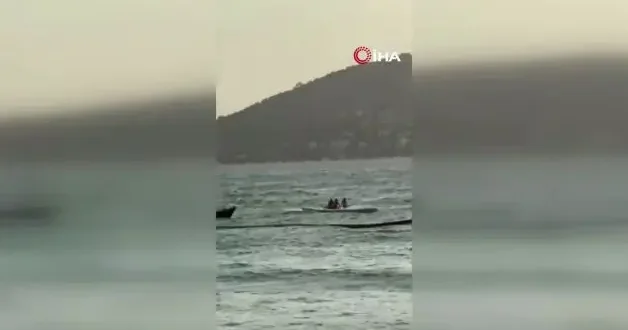 Fırtına dubayı kopardı üzerindekiler açık denize sürüklendi: Dehşet anları!