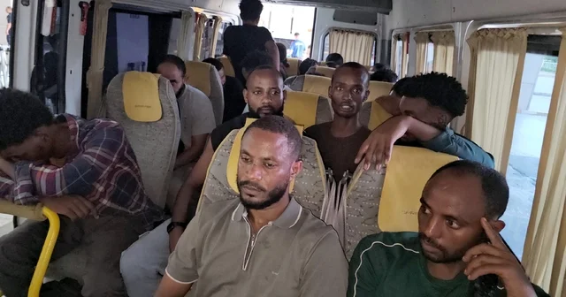 Edirne de minibüste 19 kaçak göçmen yakalandı Edirne Haberleri Habertürk Yerel Haberler