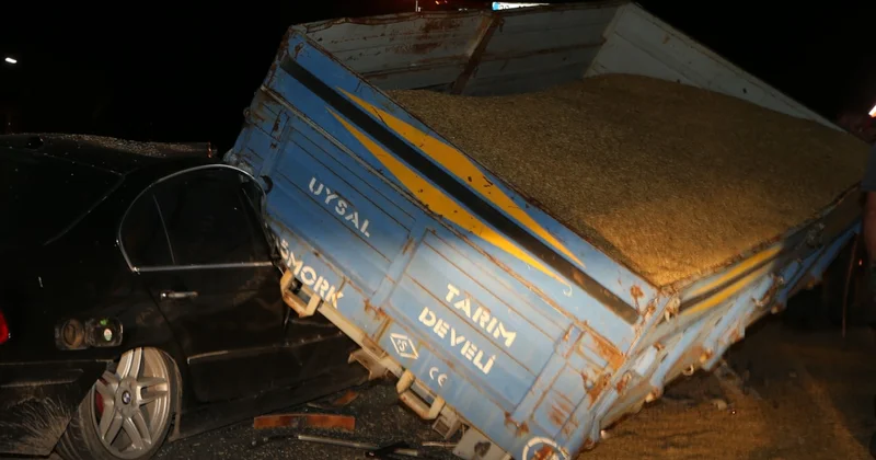 Otomobil traktörün römorkuna çarptı; 3 kişi ağır yaralandı Sözcü Gazetesi