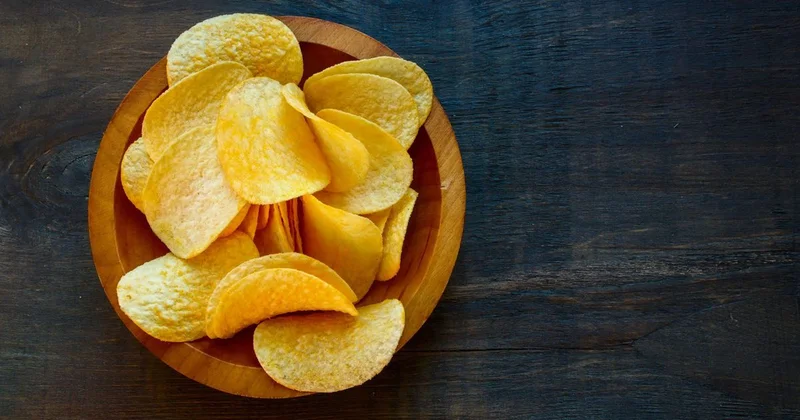 Cips, salam ve soslarda yeni dönem: Kademeli yasaklar başlıyor