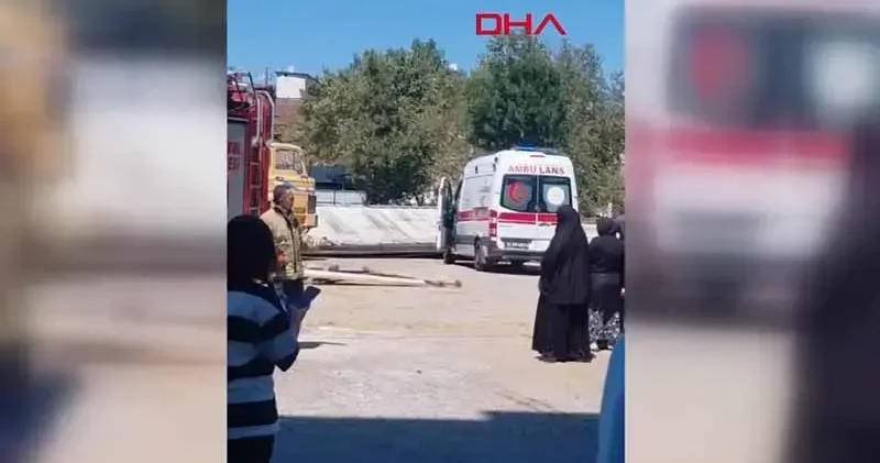 Sutanbeyli de çalışma sırasında 2 işçi çatının altında kaldı