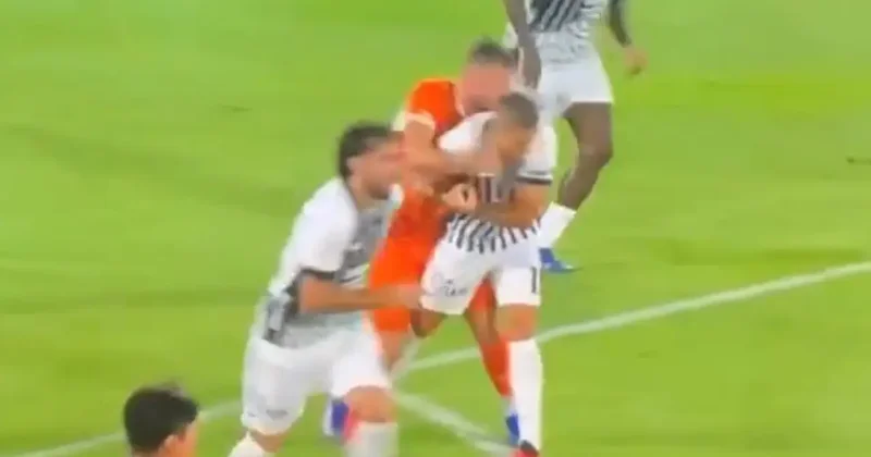 Beşiktaş tan kırmızı kart itirazı! VAR la görüşen hakemden devam kararı