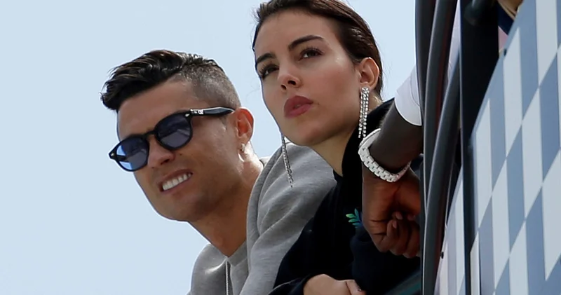 Georgina Rodriguez evlilik sonrası Cristiano Ronaldo nun üç çocuğunu evlat edindi