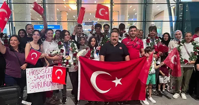 İşitme engelli milli sporcular Ankara’da coşkuyla karşılandı