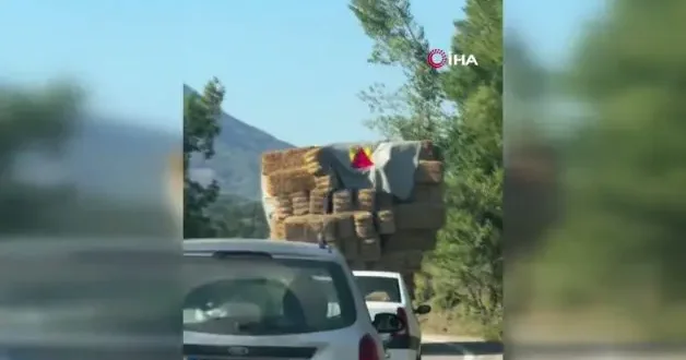 Karabükte yola saçılan balyalar sürücülere ecel terleri döktürdü!