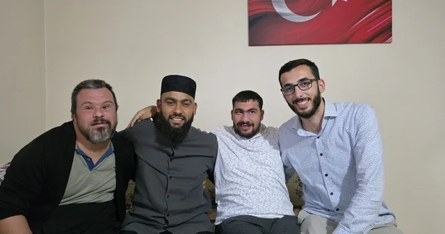 Down sendromlu Savaş ın ezan sevgisi fenomen Celal Karature yi Feke ye getirdi Adana Haberleri Habertürk Yerel Haberler
