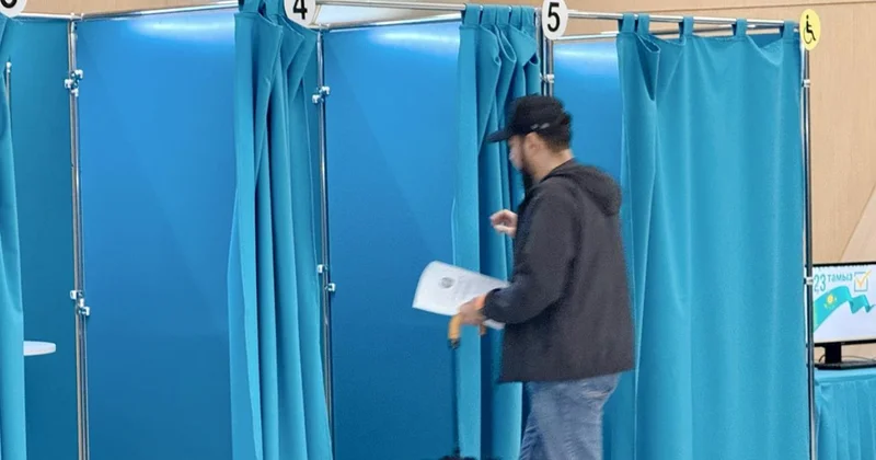Kazakistan da tek meclisli Kurultay ın ilk seçimi yapılıyor
