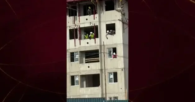 Brezilya daki şantiyede ecel teri: İskeleden düşen işçiye kepçeli operasyon!
