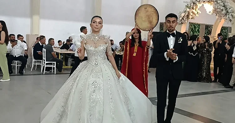 Gaziantep teki düğünde damada altın yerine araç lastiği hediye edildi
