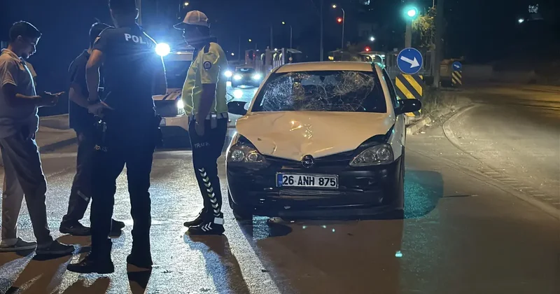 Eskişehir de otomobil ile motosiklet çarpıştı: Yaralılar var