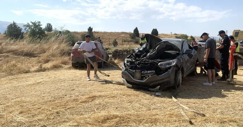 Afyonkarahisar da feci kaza: 1 kişi öldü, 5 kişi yaralandı