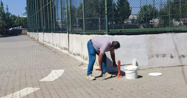 Fatih Anadolu Lisesi nde okulun bakım ve onarımı personelin emeğiyle yapılıyor Adıyaman Haberleri Habertürk Yerel Haberler
