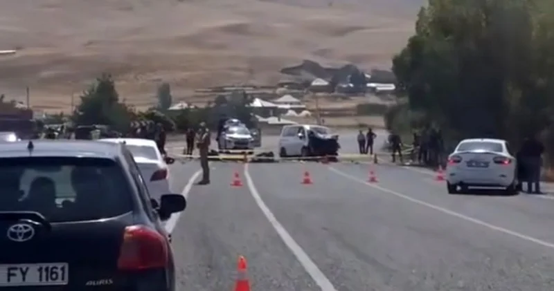 Van’da iki aracın kafa kafaya çarpıştığı kazada can kaybı yaşandı