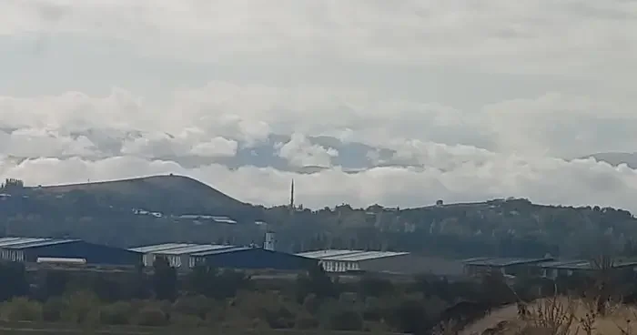 Bingöl’de sis ve bulutlar kartpostallık görüntü oluşturdu