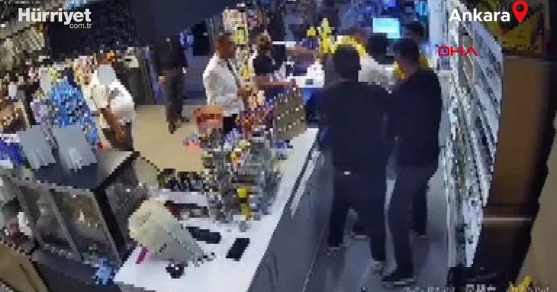 Akaryakıt istasyonu çalışanını darbeden 2 kişi tutuklandı; o anlar kamerada