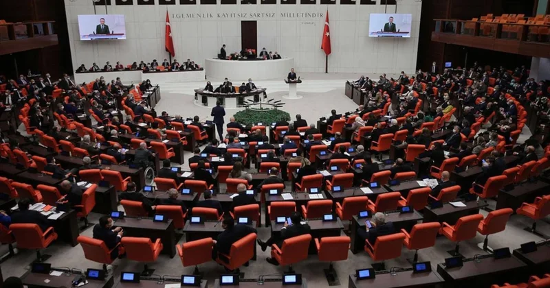 Herkes konuşur AKP yapar! Meclis te 1 haftalık kafa tatili Sözcü Gazetesi
