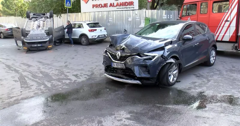 Bakırköy de seyir halindeki 2 araç çarpıştı