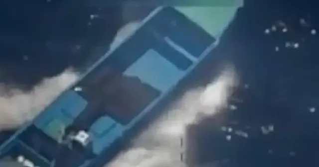ABD ordusu Pasifik Okyanusu’nda ilk kez uyuşturucu kaçakçılarına saldırı düzenledi VİDEO İZLE