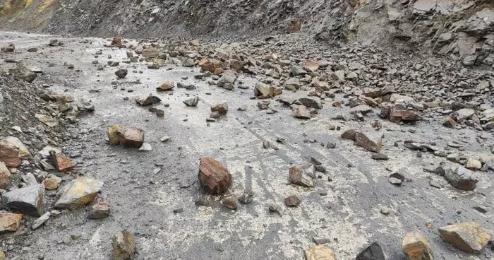 Batman da sağanak heyelana neden oldu