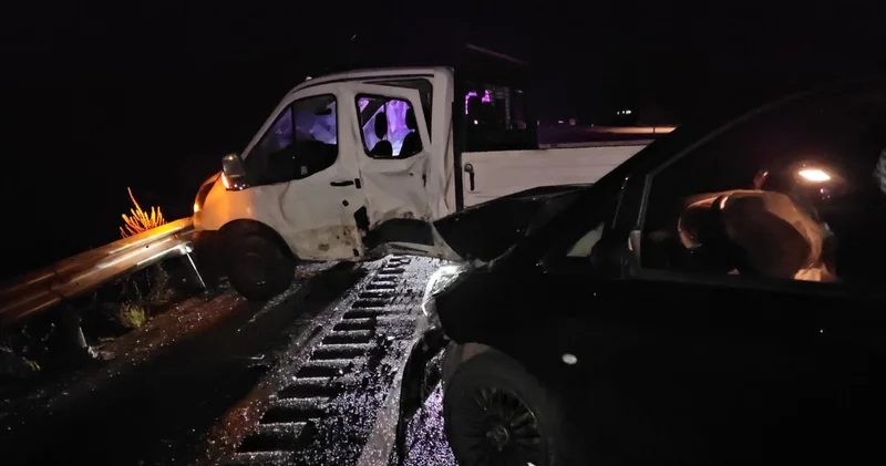 Çorum da kamyonetle minibüs çarpıştı: 7 yaralı