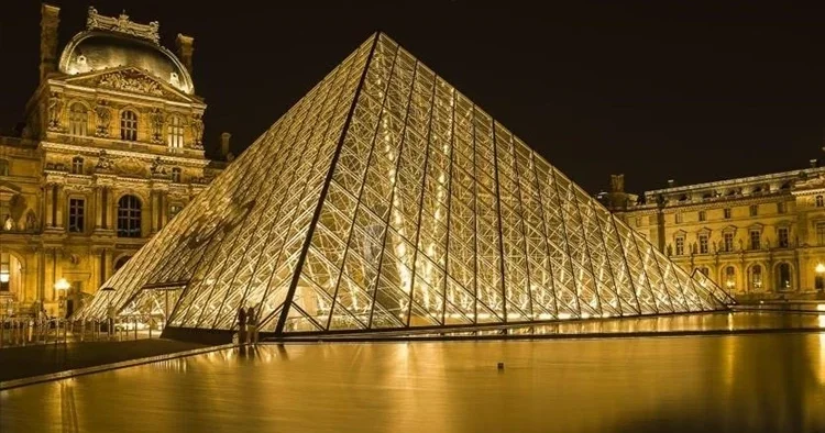 Paris’in kalbinde 88 milyon euro luk vurgun: Soyguncuların kaçışı kamerada