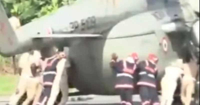 Cumhurbaşkanı nın helikopteri, pistin içine battı: Elleriyle kaldırarak çıkardılar Sözcü Gazetesi
