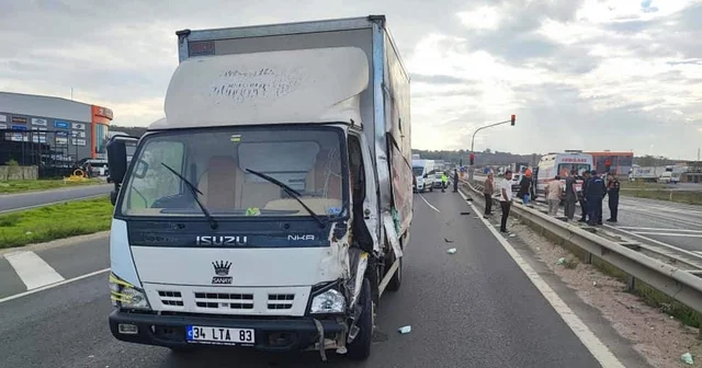 Bariyere çarpan kamyonetin sürücüsünün ayağı koptu Tekirdağ Haberleri
