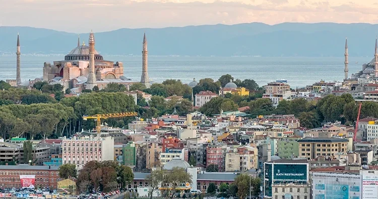 İstanbul un imajına zarar veriyorlar! Taciz boyutuna varmıştı... Valilik yeni önlemler aldı: 50 santimden fazla yaklaşamayacaklar