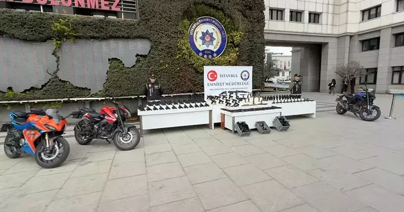 İstanbul da motosikletli suç örgütlerine düzenlenen operasyonlarda ele geçirilenler sergilendi