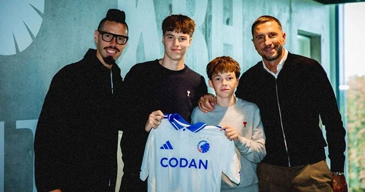 Marek Hamsik in oğlu Chrstian Hamsik Kopenhag a imza attı