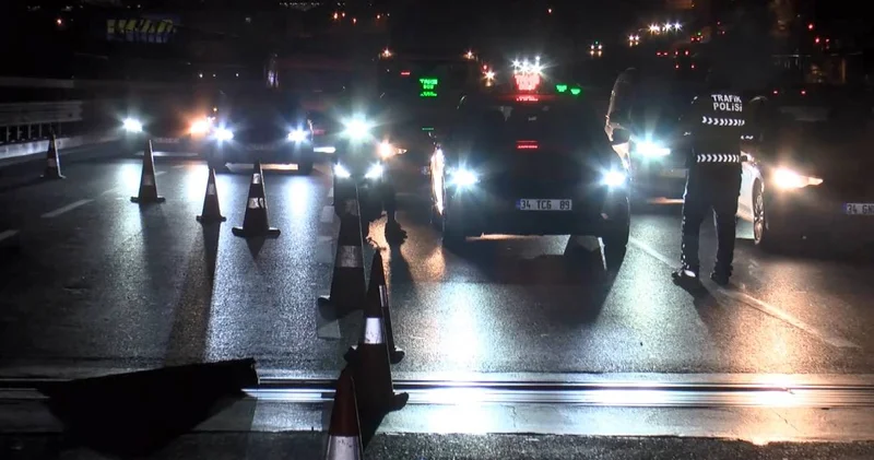 Bayrampaşa da viyadüğün genişleme derzi koptu: 2 yaralı