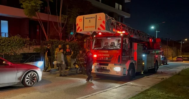 İzmir de apartman dairesinde yangın; Mahsur kalan 4 kişi ile 1 köpek kurtarıldı İzmir Haberleri