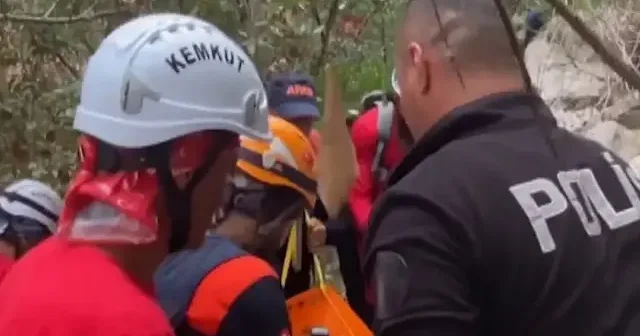Ayağı kırılan ve mahsur kalan turist AFAD ekiplerince böyle kurtarıldı VİDEO İZLE
